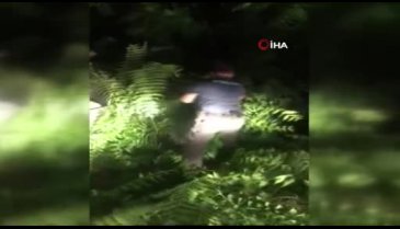 Polislerden kaçan şüphelilerin otomobili otların arasında bulundu