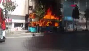Çift katlı özel halk otobüsü yandı