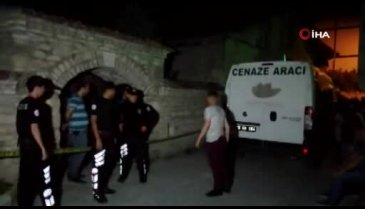 Tarihi bina içerisinde ipe asılı halde bulundu
