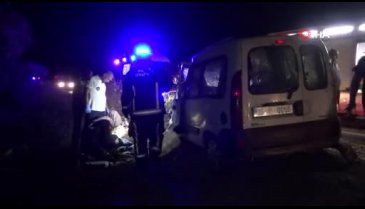 Bursa'da gece yarısı araç kafa kafaya çarpıştılar: 1 ölü, 2 yaralı
