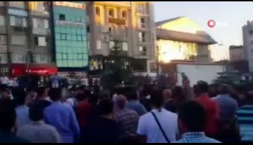 Afganlılar bir genci muşta ile yaralayınca ortalık savaş alanına döndü