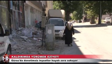 Bursa'da bu işte bir terslik var! Yayalar yolda araçlar ise kaldırımda? (ÖZEL HABER)