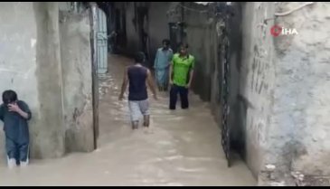 Pakistan'daki sel felaketinde elektrik akımına kapılan 9 kişi öldü