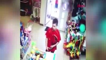 2 çocuk oyuncak silahla soygun yapmaya kalktı