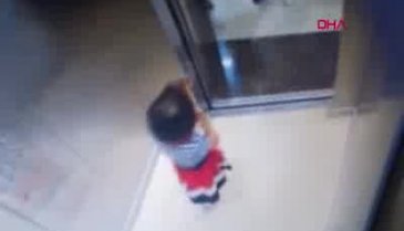 Soğukkanlı abla kardeşini ölümden kurtardı