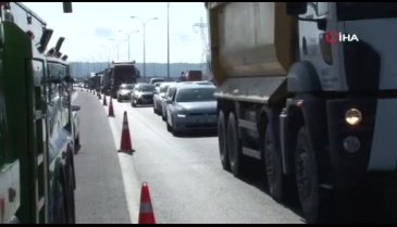 TEM'de tır devrildi!