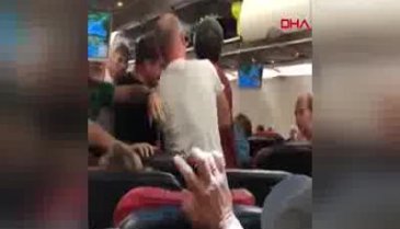 İstanbul'dan Rusya'ya gidecek uçakta yolcular birbirine girdi!