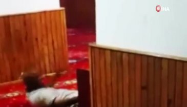 Camide numaradan uzandı: Telefonu böyle çaldı