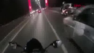 FSM Köprüsü'nde makas atan motosikletli kamerada