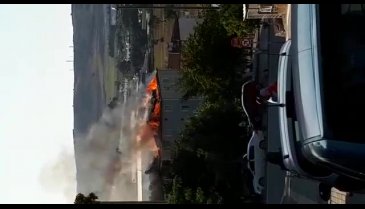 Bursa'da yangın dehşeti! Evin çatısı böyle yandı (ÖZEL HABER) (2)