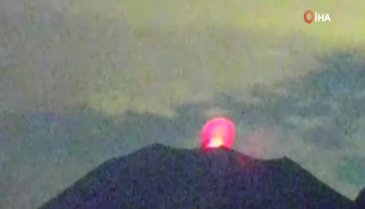 Japonya'da yanardağ patladı