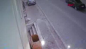 Yeni aldığı buzdolabı saniyeler içinde çalındı