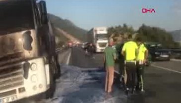 Yine Bursa yine yangın! Kaza yapan tankerden çıkan alevler ormana sıçradı (2)