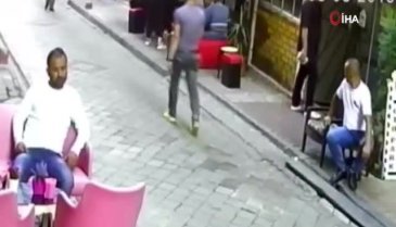 Kadınların cadde üzerindeki "eş" kavgası kamerada