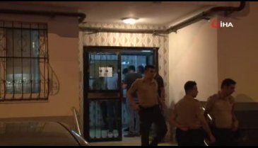 Travestinin evinde yakaladığı babasını bıçaklayarak öldürdü