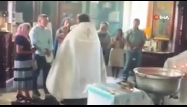 Rusya'da vaftiz sırasında şiddet