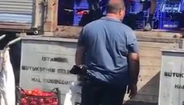 Onlarca domates istenilen fiyat karşılanmayınca çöpe atıldı