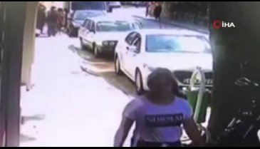 Yolda başına cam düşen kadın, yaşam savaşını kaybetti
