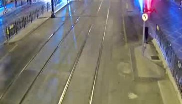 İstanbul'da tramvay yolunda feci kaza: Yaralılar var