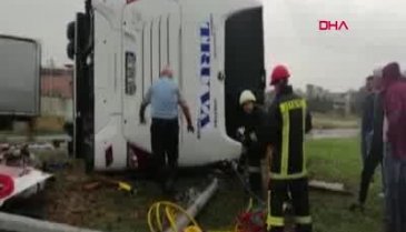 Çanakkale-Bursa yolunda otobüs devrildi!