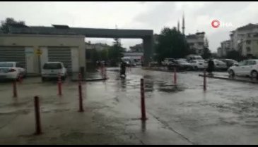 Bursa'da yağmurda kontrolden çıkan otomobil yayaya çarptı