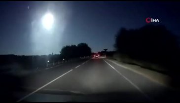 Düşen meteor gökyüzünü aydınlattı