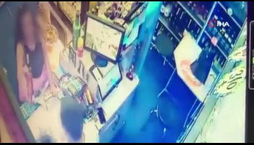 Sarhoş kadın tekel bayisini birbirine kattı