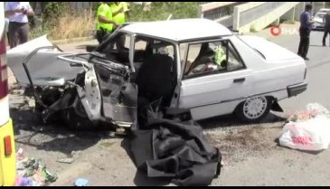 Bursa'da yolcu otobüsüne çarpan otomobilde can pazarı