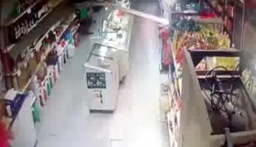 2 kadın market çalışanı soyguncuları pişman etti