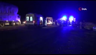 Minibüs ile kamyon çarpıştı:4 ağır 3'ü çocuk 8 yaralı