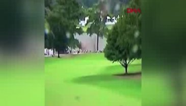 Yıldırım öğrencilerin üzerine düştü!