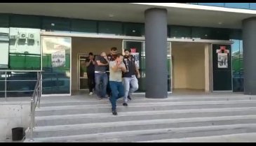 Bursa'da narkotik polisinden baskın: 5 gözaltı