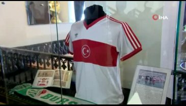 Efsane kaptanın milli forması Bursa'da müzelik oldu