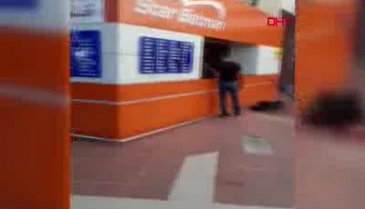 Defalarca bıçakladıktan sonra başında ölmesini bekledi