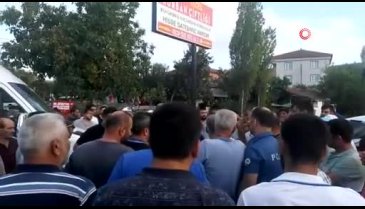 Bursa'da mahalle sakinleri yol kapattı