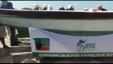 Bursa'da yapılan dev zeytin tabağı rekorlar kitabına girdi