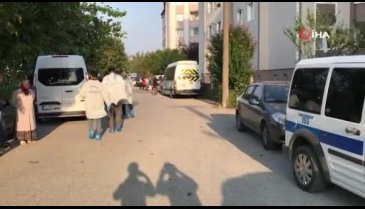 Babasını keserle öldürdü