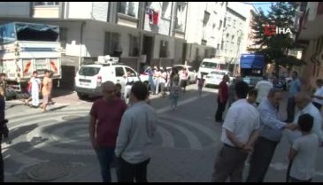 Tartıştığı komşusuna sokak ortasında kurşun yağdırdı