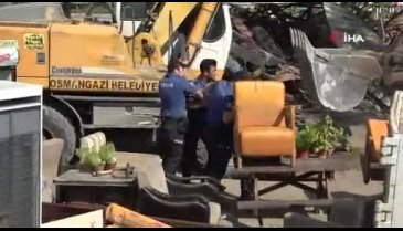 Bursa'da minibüsçüler tuvalet için ayaklandı! Kepçe kazmayı vurdu olaylar çıktı