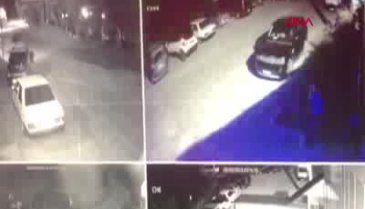 Bursa'da freni boşalan kamyonet park halindeki 4 araca çarptı