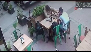 Kafede otururken araba çarptı