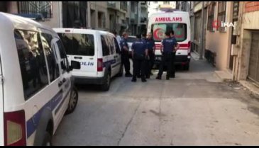 Bursa'da üzerinde 2 bin lira ve bilezik bulunan kişiyi gasp ederek dizine bıçak sapladılar