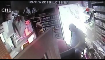 Kendisine yapılan şaka ağırına gidince tekme tokat kavga ettiler