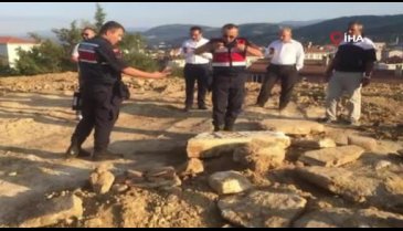 Bursa'da okul temeli kazısında Roma dönemine ait mezar taşı bulundu