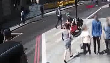 Hem kırmızı ışıkta geçti hemde yayaya kafa attı