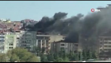 7 katlı binanın çatı katında korkutan yangın