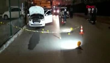 Spor salonuna giren kişinin otomobili kurşunlandı