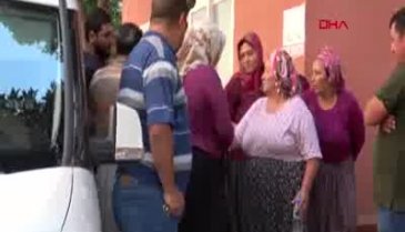 Torununun cenazesini kucağında götürdü