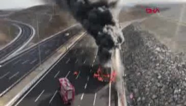 TIR dorsesi bir anda alev aldı