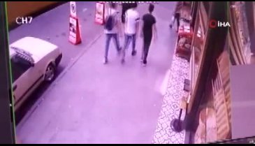 Balkonda oynarken yere çakıldı, o anlar kameraya yansıdı
